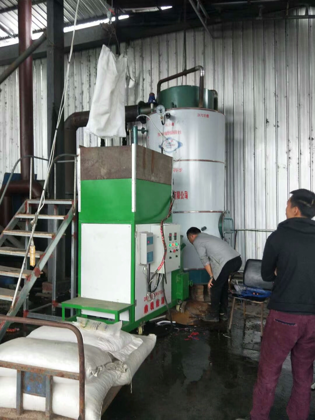 河南商丘市孔府宴酒厂立式燃气（生物质）多用途锅炉LHS0.5-0